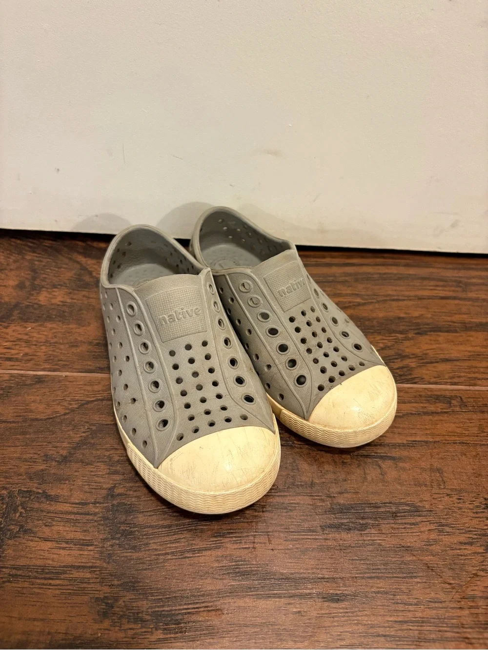 Native Jefferson Slip-On Kids Shoes in Grey c9